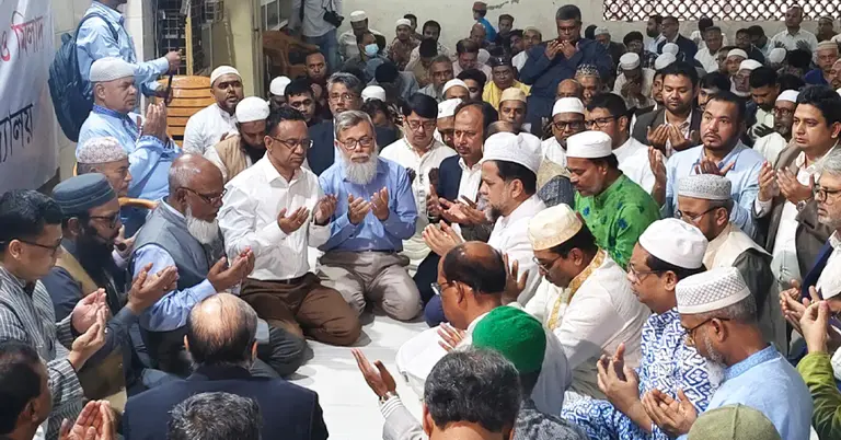 সাদা দলের উদ্যোগে দোয়া মাহফিল